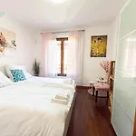 Porto San Rocco 12 Tirabora Short Rent, Con Parcheggio Privato Apartment